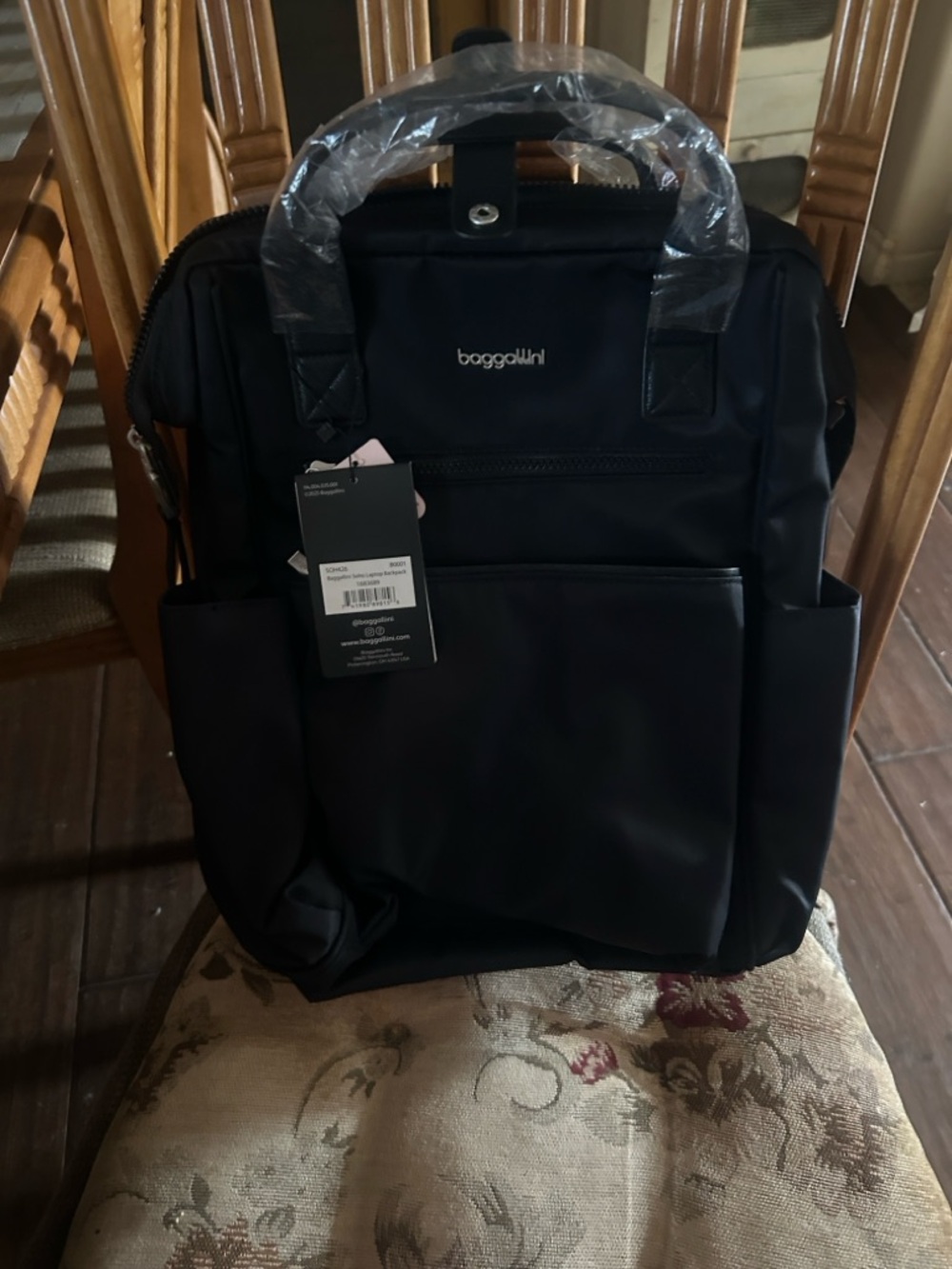 Baggallini Black Travel Backpack Tote - Picture 3 of 5